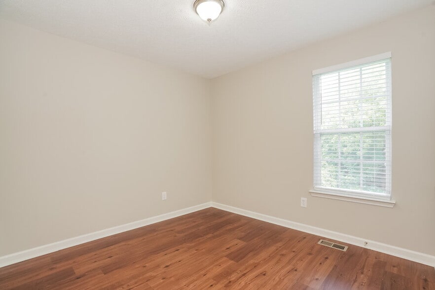 Building Photo - 725 Veneta View Dr