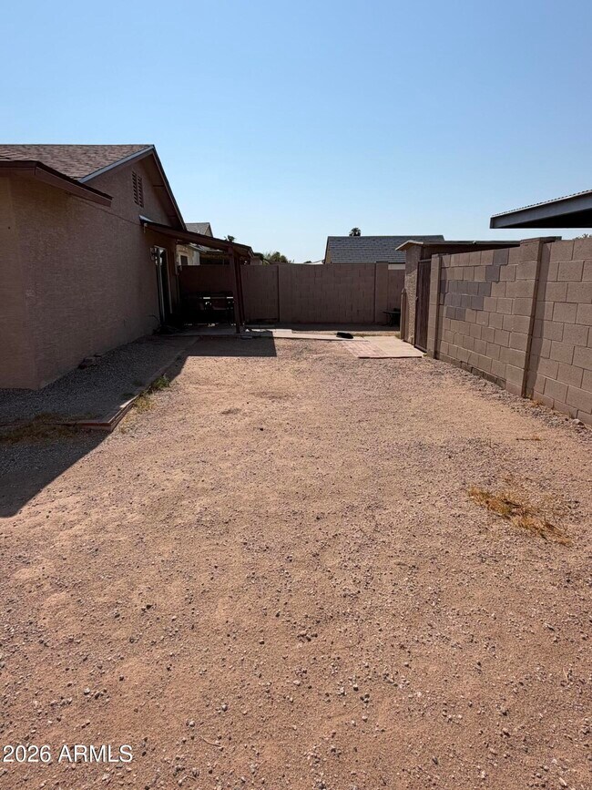 Building Photo - 5232 W Mauna Loa Ln
