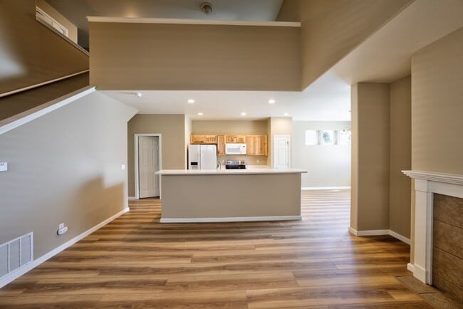 Building Photo - ARTS & CRAFTS GORGEOUS 2 STORY 3 BEDROOM + OFFICE 2.5 BATH. POOL, CLUBHOUSE, TENNIS INCLUDED!