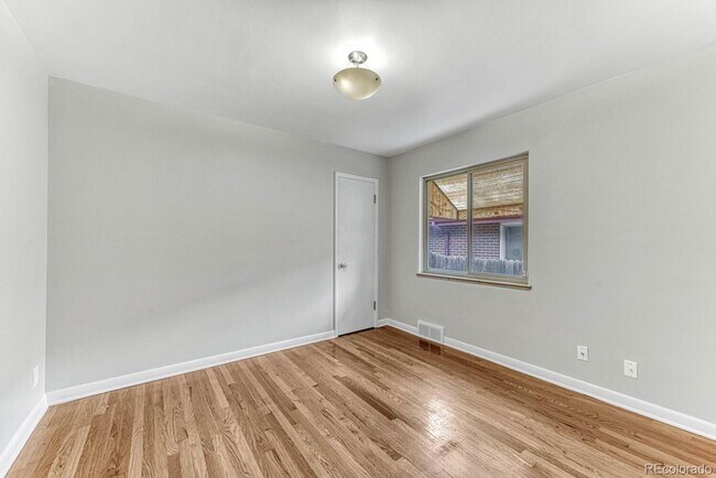 Building Photo - W 39th Ave Duplex