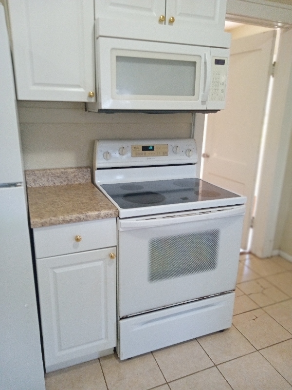 Building Photo - 801 E Frierson Ave