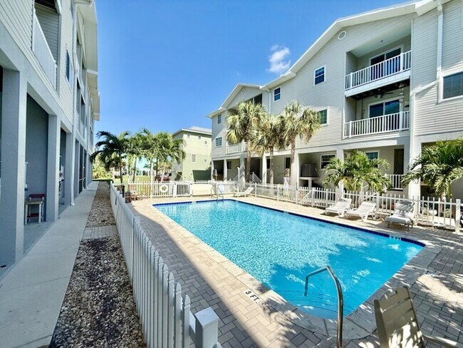 Building Photo - 15473 Gulf Blvd