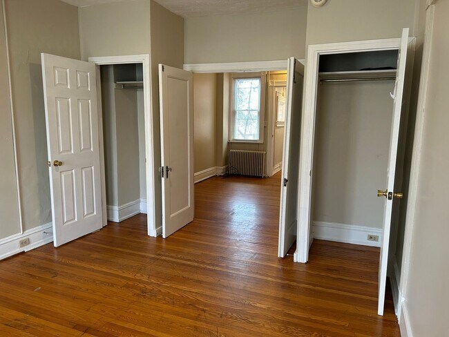 Building Photo - 624 E King St