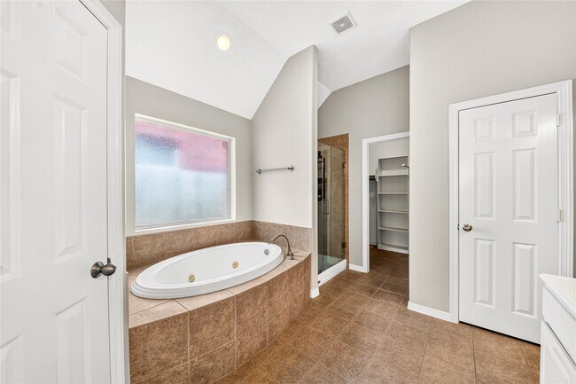 Building Photo - 1470 Sherwood Park Cir