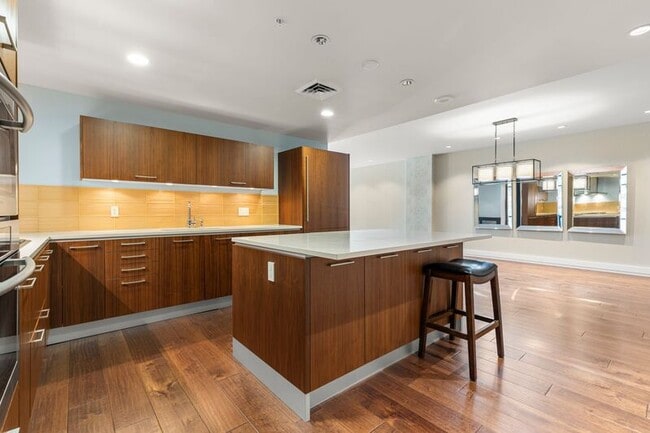 Building Photo - 311 NW 12th Ave