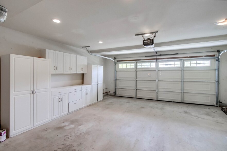 Building Photo - 10556 Kemerton Rd