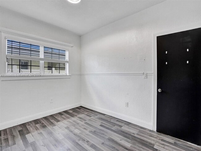 Building Photo - 1161 NE 202nd St