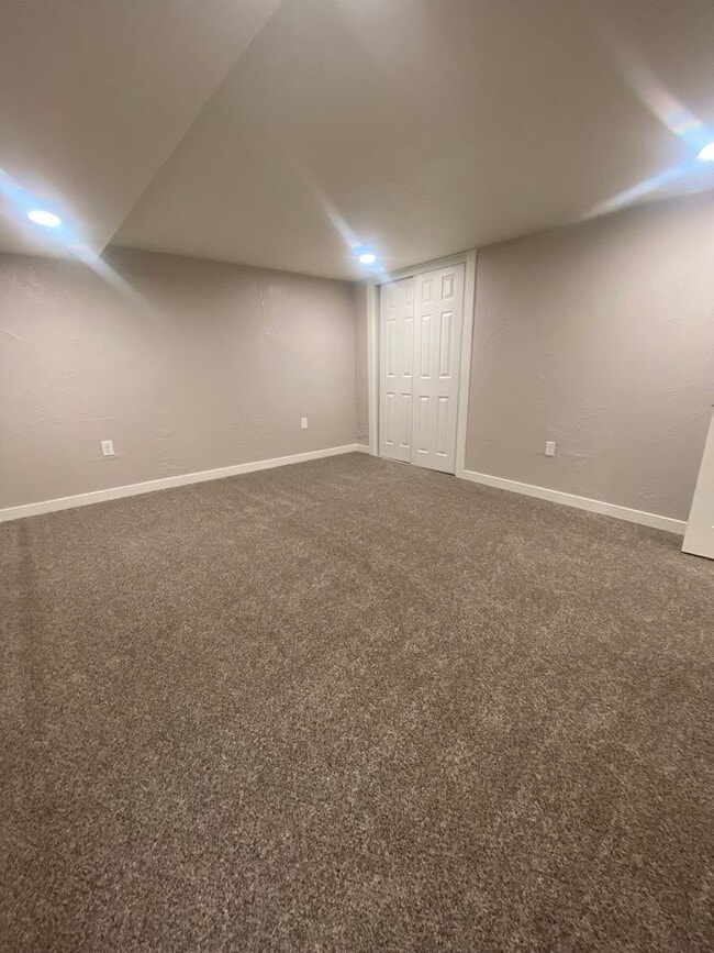 Building Photo - Foothills Properties - Duplex