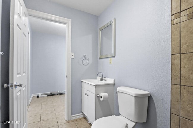 Building Photo - 390 Arvin Cir