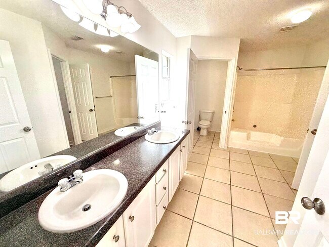 Building Photo - 2482 W Ashford Park Dr