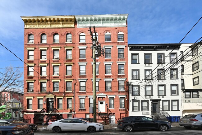 Building Photo - 308 Madison St