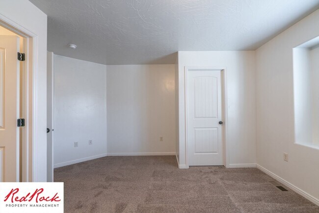 Building Photo - 2075 S Sir Monte Dr