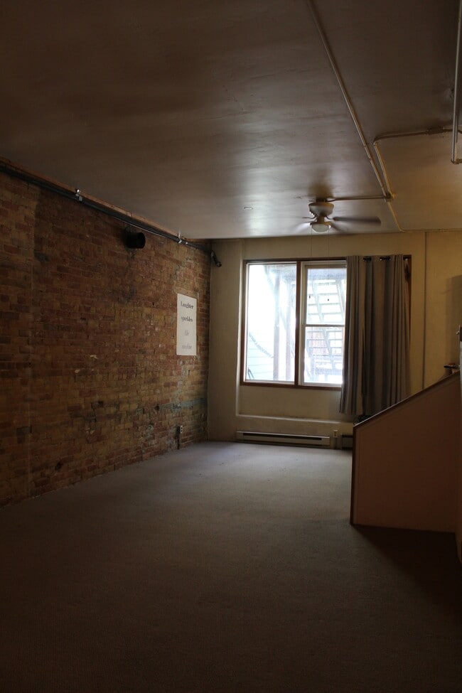 Building Photo - 720 Cooper Ave