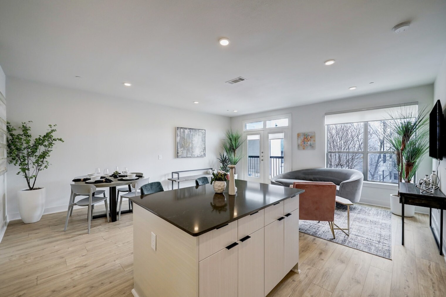 Building Photo - 2137 Pelham Dr