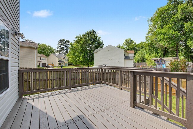 Building Photo - Beautiful home you won't want to miss!