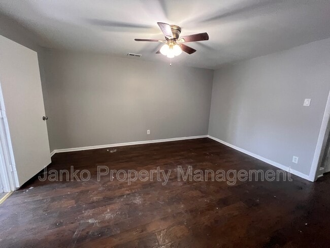 Building Photo - 8137 S Evans Ave