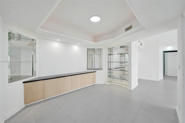 Building Photo - 20281 E Country Club Dr