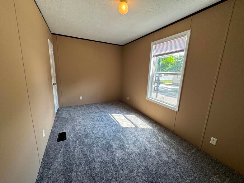 Building Photo - 48581 Pineview Dr