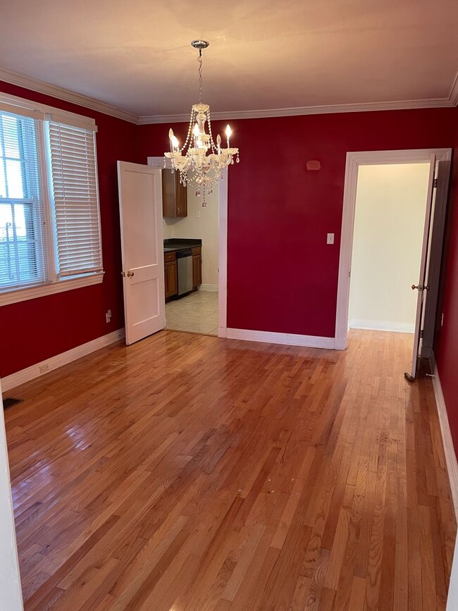 Building Photo - Large 3BD/2BA House Uptown with Driveway and Huge Fenced Backyard