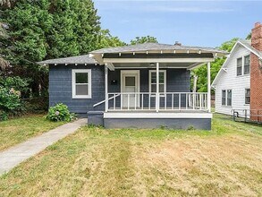 Building Photo - Charming Fully Renovated Cottage Minutes from Downtown!