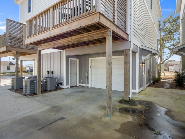 Building Photo - Modern Beaufort Townhome available for Long Term Rental