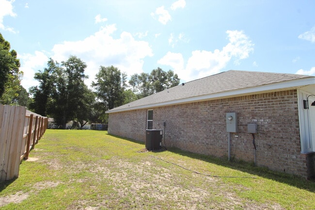 Building Photo - 5372 Wyndell Cir
