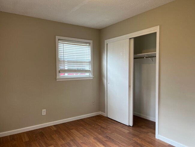 Building Photo - Check out this 3- Bedroom Prattville Cutie !!