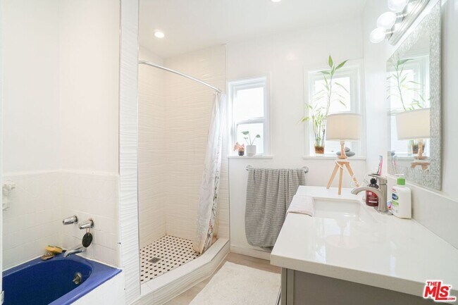 Building Photo - 5139 Marathon St