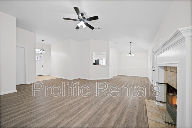 Building Photo - 4417 Briarwood Dr