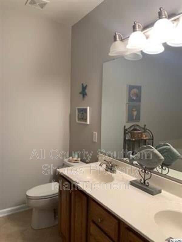 Building Photo - 264 Viareggio Road