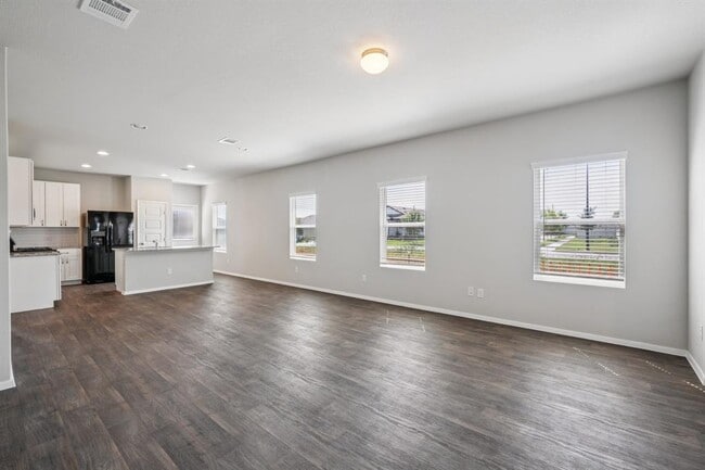 Building Photo - 107 Honeybee Ln