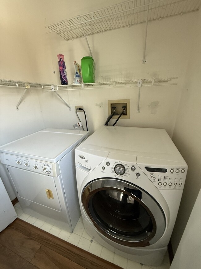 Building Photo - 210 Shadybrook Ln