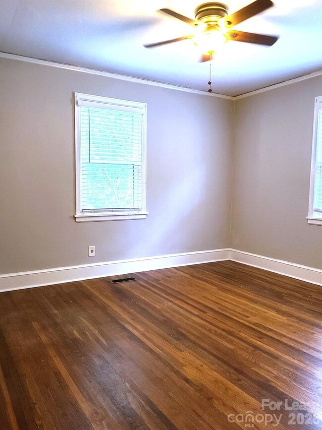Building Photo - 4229 Hiddenbrook Dr