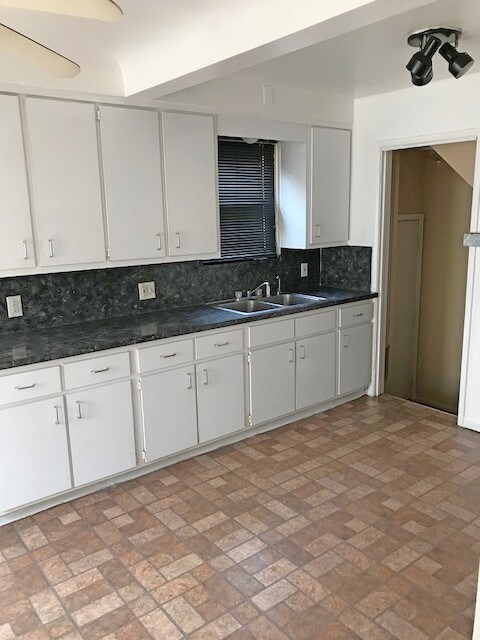 Building Photo - 16483 Manning St