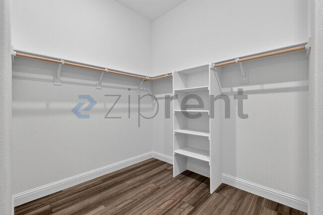 Building Photo - Unit