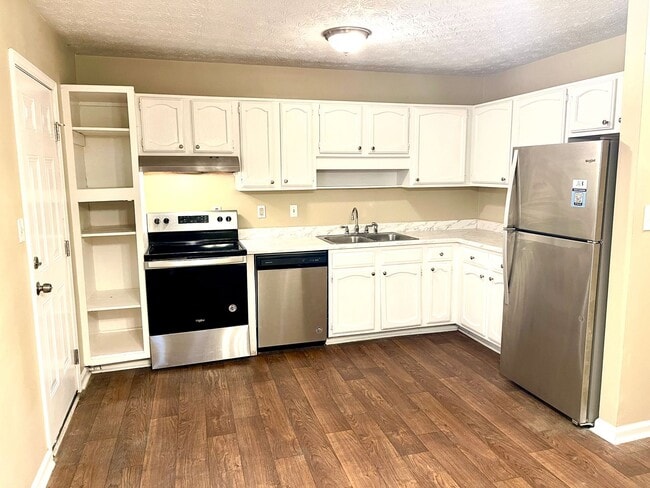 Building Photo - Charming 2-Bedroom Townhome in Fayetteville, GA!