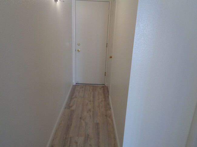 Building Photo - Cute and Clean 2 Bedroom Rosamond Home