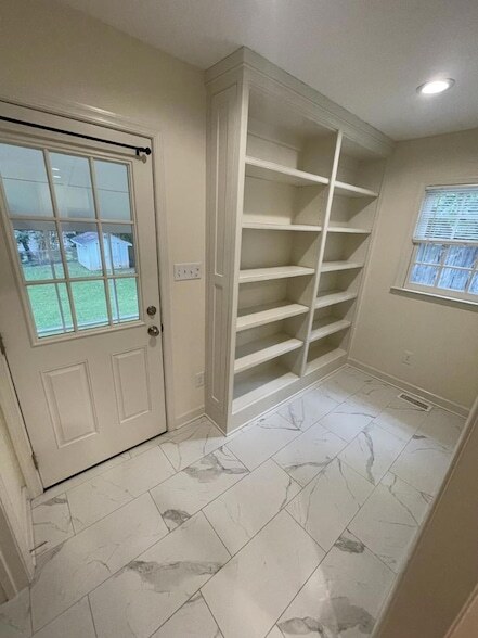 Building Photo - 717 Glen Eden Dr
