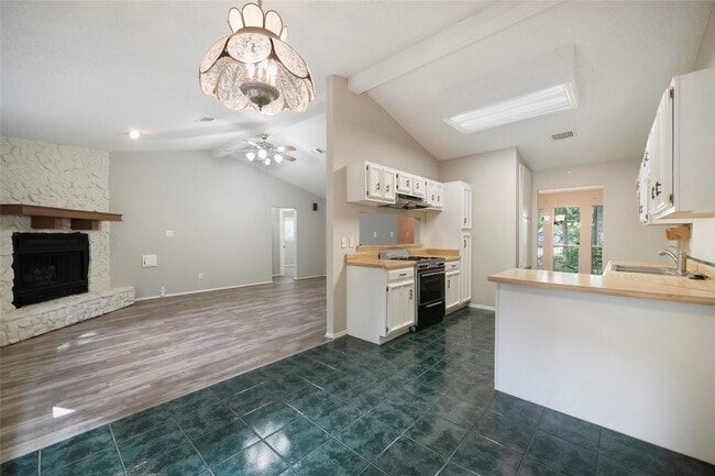 Building Photo - 3134 Village Park Dr