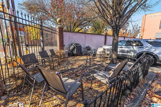 Building Photo - 2412 2nd Ave N