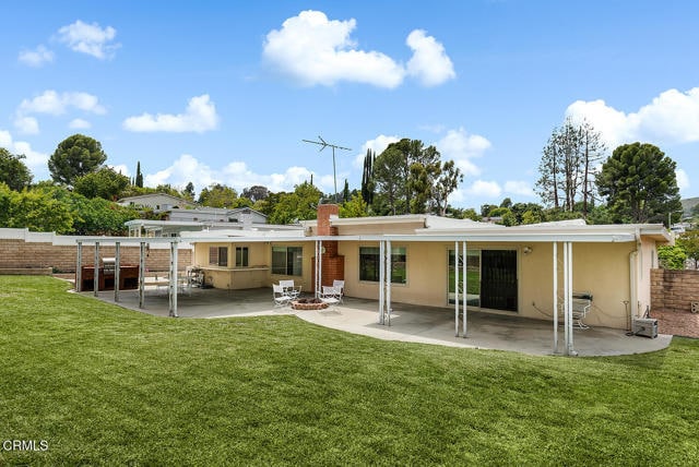 Building Photo - 12726 Byron Ave