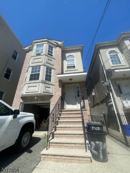Primary Photo - 271 Ellis Ave