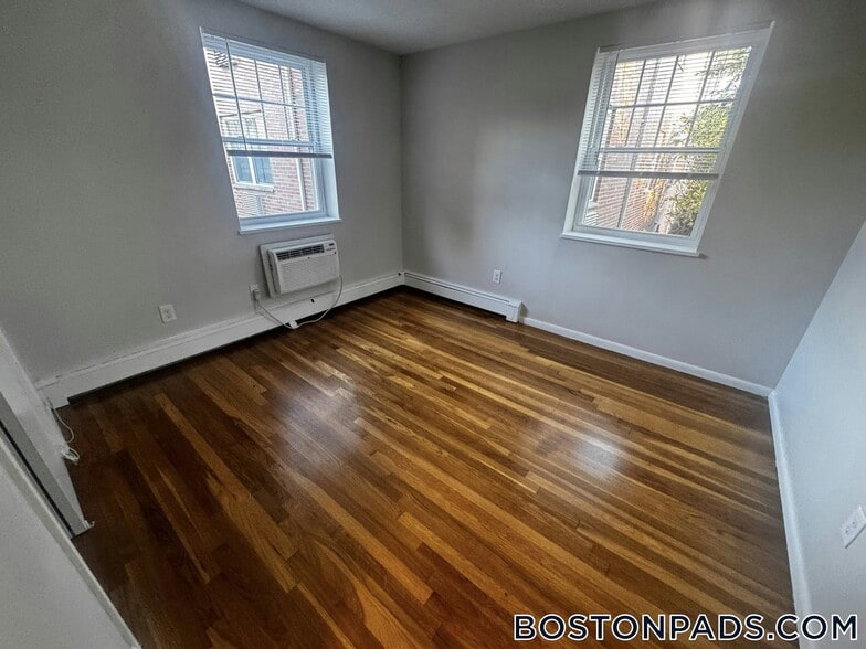 Building Photo - 52 Mill St