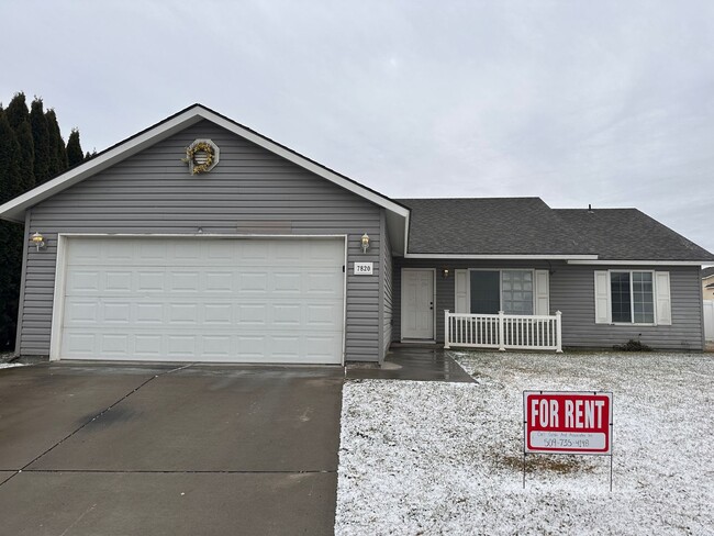 Building Photo - MOVE IN SPECIAL! New Carpet, flooring & pa...