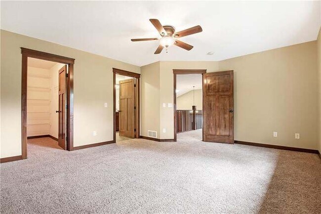 Building Photo - 2425 Lake Ct