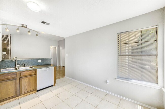 Building Photo - 5207 Beaverhill Dr