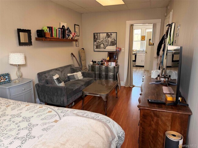 Building Photo - 320 New York Ave