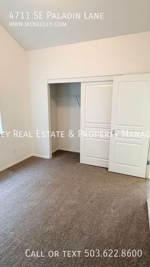 Building Photo - 4711 SE Paladin Ln