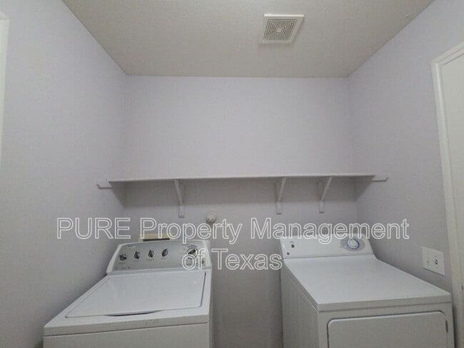 Building Photo - 9005 Sun Shower Bend