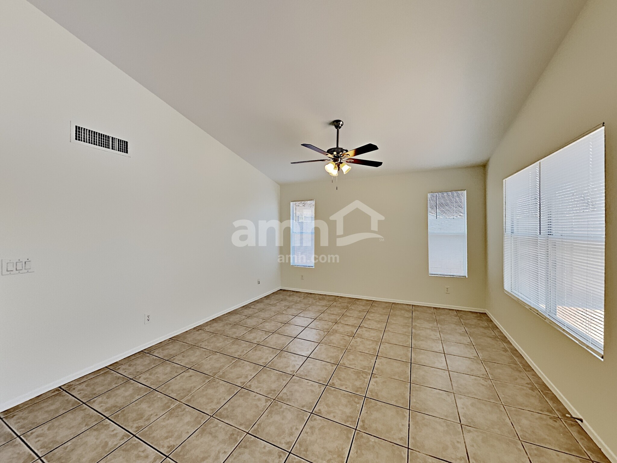 Building Photo - 12554 W Holly St